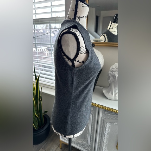 Gray Sleeveless Top - Picture 6 of 6